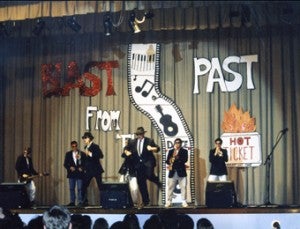 John Gray and Trent Hughes perform "Soul Man" in the 1995 'Blast from the Past', and will reproduce the performance in the reunion show.